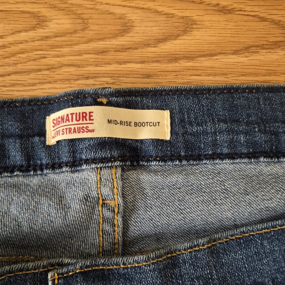 Levi's Mid-Rise Bootcut Women's Denim Jeans - Picture 3 of 10